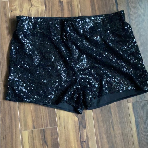 Sequined Short - Picture 2 of 4